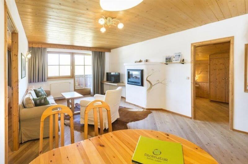 Apartment-Hotel-Frohnatur-Familienhotel-Tirol-Österreich-Garni-nachhaltiger-Urlaub-stylish-Kinder-Familie-Familienurlaub-Ferien-Eco
