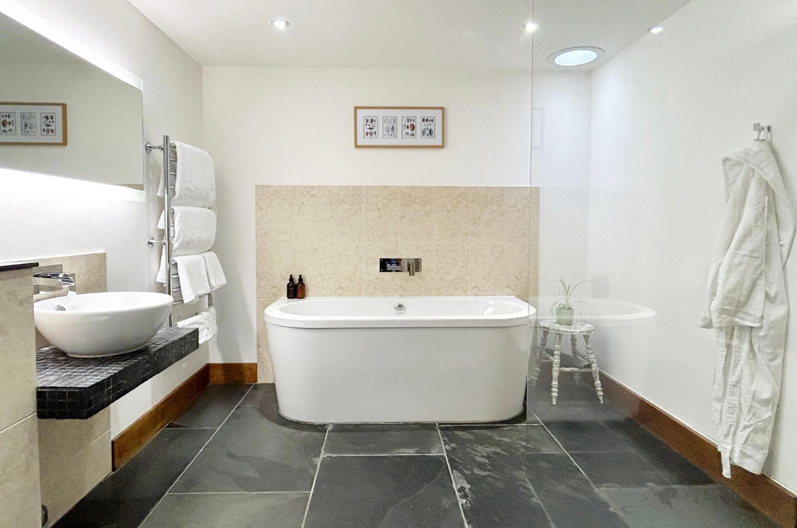 Badezimmer-Merlin-Farm-Cottages-Landhaus-Urlaub-Cornwall-England-UK-Familienurlaub-mit-Kindern-nachhaltig-eco-tourism-meer