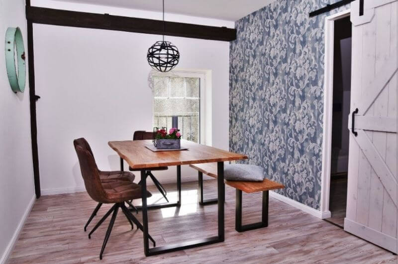Wellenreiter-Esszimmer-jacobs-urlaub-bauernhof-nordsee-mit-kindern-ferienwohnung-ferienhaus-luxus-kleinkinder-ferien-pferde-reiten-strandnah-st-peter-ording-spielscheune-schleswig-ho