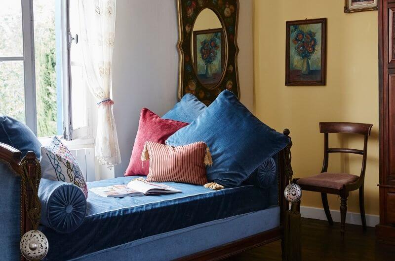 Chaise-Longue-Gipsy-Queen-Manoir-Laurette-Bed-and-Breakfast-Boutique-Hotel-Frankreich-Bordeaux-Familie-Urlaub-mit-Baby-Kindern-Atlantik-romantisch