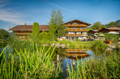 Kinderfreundliches Hotel in Tirol mit Pool und Schwimmteich.