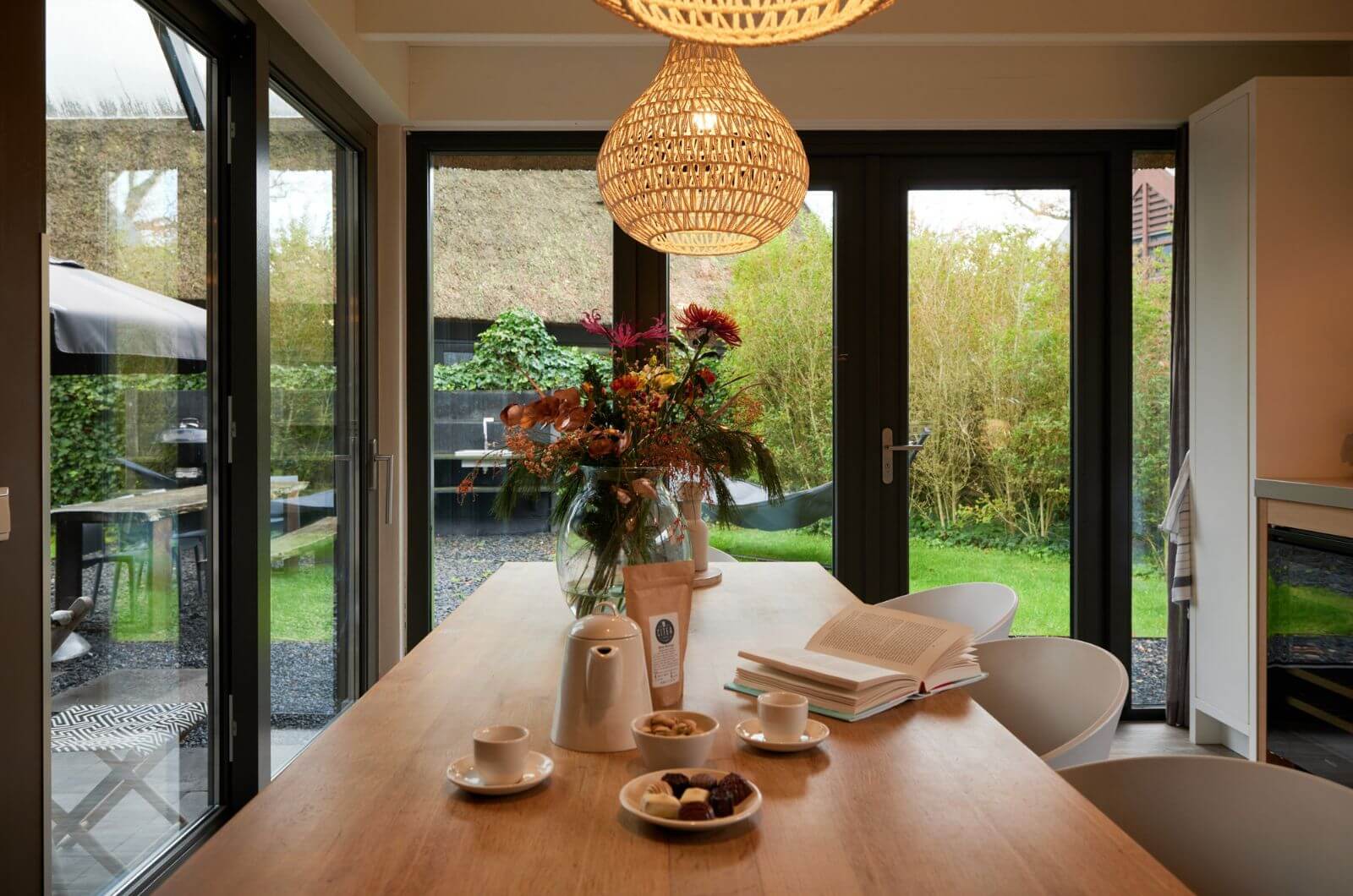 EsszimmeFerienhaus-holland-am-meer-strand-mit-sauna-jacuzzi-whirlpool-8-personen-familienfreundlich-Dutchen-Duynvoet