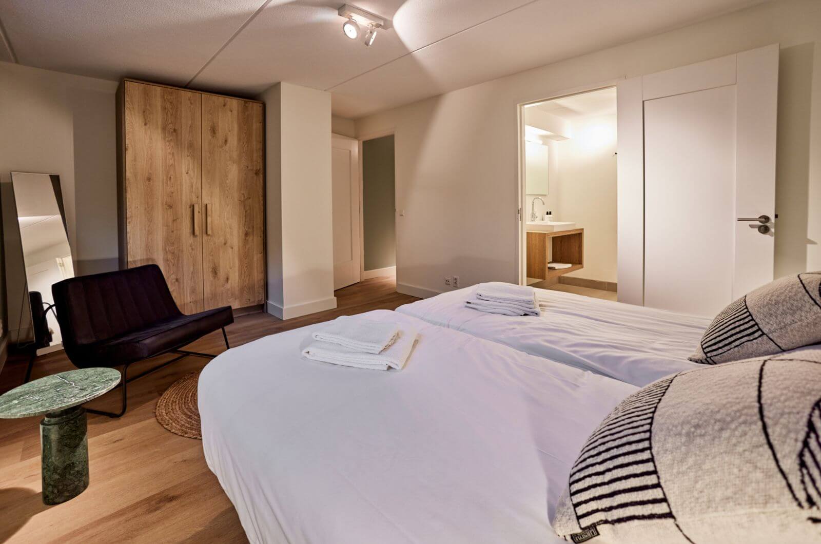 Schlafzimmer-Ferienhaus-holland-am-meer-strand-mit-sauna-jacuzzi-6-personen-familienfreundlich-Dutchen-Duynvoet