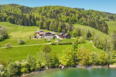 urlaub-mit-kindern-auf-dem-bauernhof-am-see-ferienhof-mit-seezugang-serner-irrsee-salzkammergut-österreich-ferienwohnung