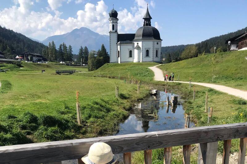 Das Seekirchl am Seeplatz in Seefeld ist Startpunkt für die Wanderung.