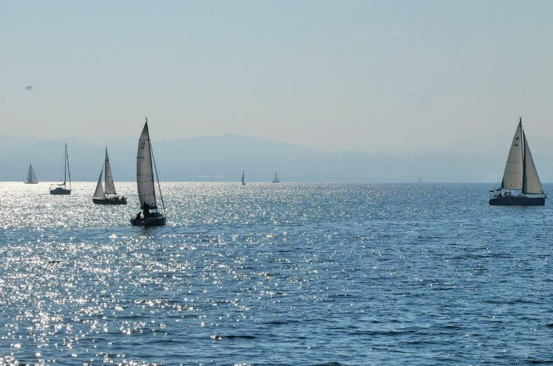 Wassersport-Bodensee-Surfen-stefan-munz-rKi2Bm0FKYY-unsplash