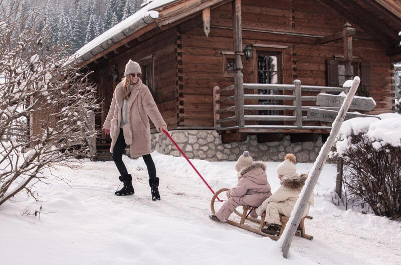 Chaletdorf-Puradies-Leogang-Oesterreich-Huette-Ferienhaus-an-Piste-Skigebiet-Familienurlaub-mit-Kind-Wellness-Sauna