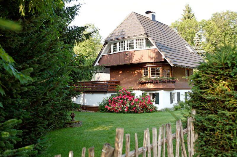 Schwarzwaldklinik-Chalet-Jugendstil-mieten-Urlaub-Ferienhaus-Schwarzwald-Hinterzarten-6-8-Personen-Mattenweg