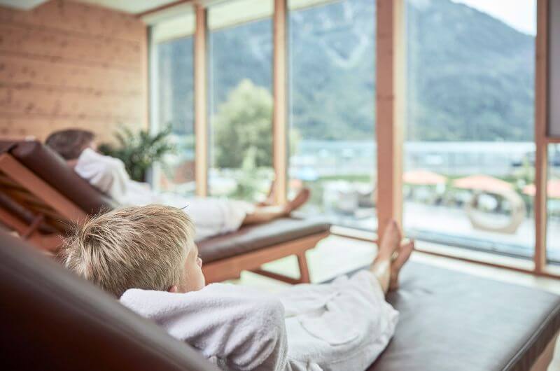 Wellness-Sauna-Kinderhotel-familienhotel-achensee-familienresort-buchau-oesterreich-urlaub-mit-kindern-teenager-pool-hotel-am-see