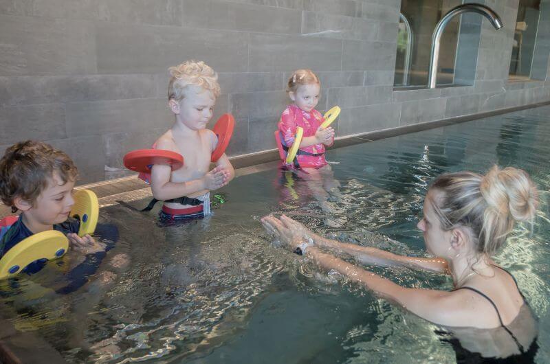 hallenbad-all-inclusive-familienhotel-an-der-skipiste-liechtenstein-gorfion-familienurlaub-kinderhotel-urlaub-mit-kindern
