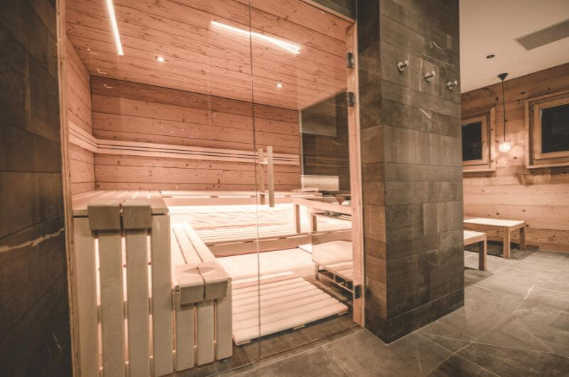 sauna-wellness-familienhotel-in-den-bergen-liechtenstein-gorfion-familienurlaub-kinderhotel-urlaub-mit-kindern.jpg