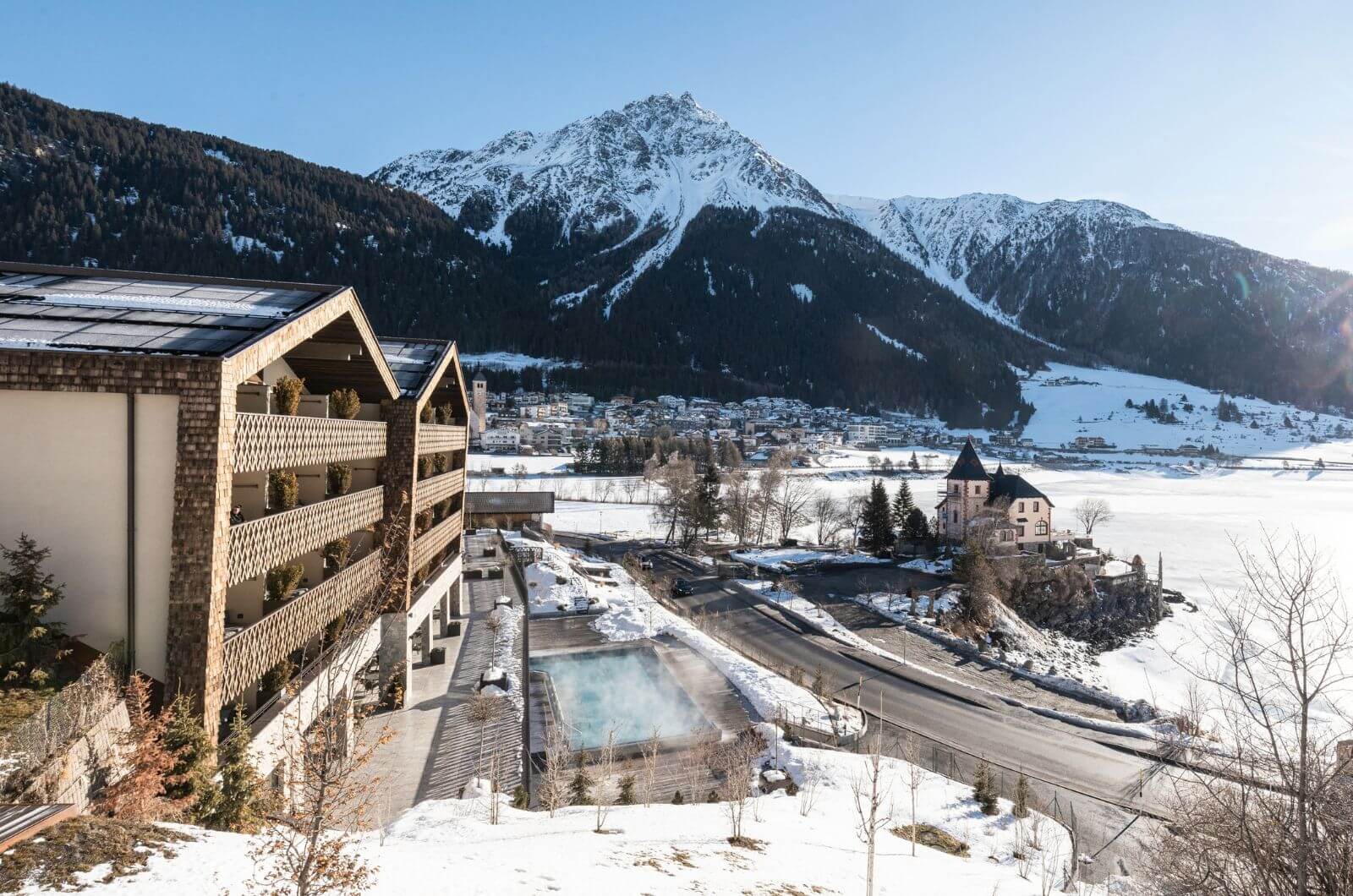 Hotel-am-See-Winter-Familienurlaub-Luxus-Familienhotel-Reschensee-Kinderhotel-Das-Gerstl-Family-Retreat