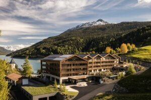 Luxus-Familienhotel-Suedtirol-Reschensee-Kinderhotel-Urlaub-mit-Kind-Baby-Das-Gerstl-Family-Retreat