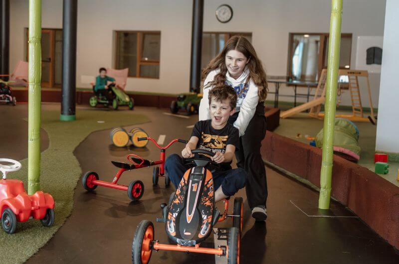 Fahrparcours-Familienhotel-Natz-Schabs-familienfreundlich-Geheimtipp-Urlaub-mit-kindern-pool-wellness-ferienwohnung-Das-Muehlwald-Suedtirol