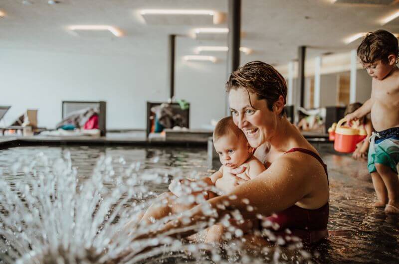 Hallenbad-Familienhotel-Natz-Schabs-familienfreundlich-Geheimtipp-mit-kindern-pool-wellness-ferienwohnung-Das-Muehlwald-Suedtirol