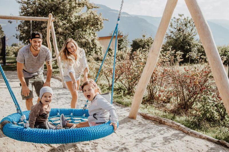 Spielplatz-Familienhotel-Natz-Schabs-familienfreundlich-Geheimtipp-Urlaub-mit-kindern-pool-wellness-ferienwohnung-Das-Muehlwald-Suedtirol