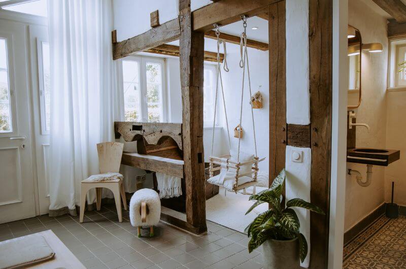 Schaukel-in-der-Ferienwohnung-Urlaub-mit-Baby