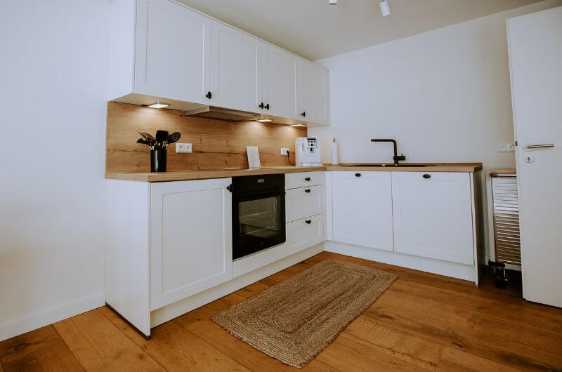 Kueche-Ferienhaus-Rietberg-Urlaub-mit-Kind-NRW-Familienurlaub-Ferienwohnungen-Denkmalschutz-Fachwerkhaus-Fritz-im-Glueck