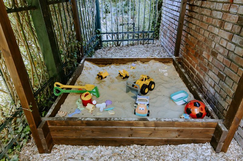 Sandkasten-Ferienwohnung-Rietberg-Urlaub-mit-Kind-Familienurlaub-Fritz-im-Glueck