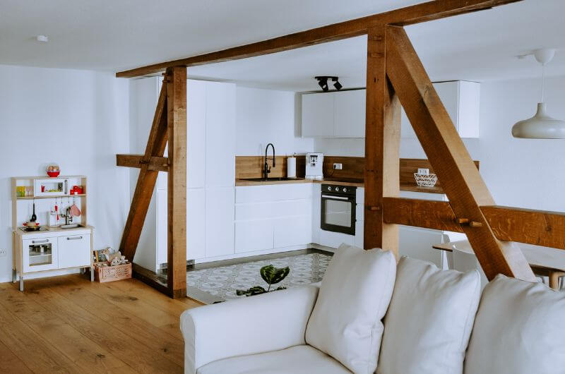 Wohnzimmer-Ferienhaus-Rietberg-Urlaub-mit-Kind-NRW-Familienurlaub-Ferienwohnungen-Denkmalschutz-Fachwerkhaus-Fritz-im-Glueck