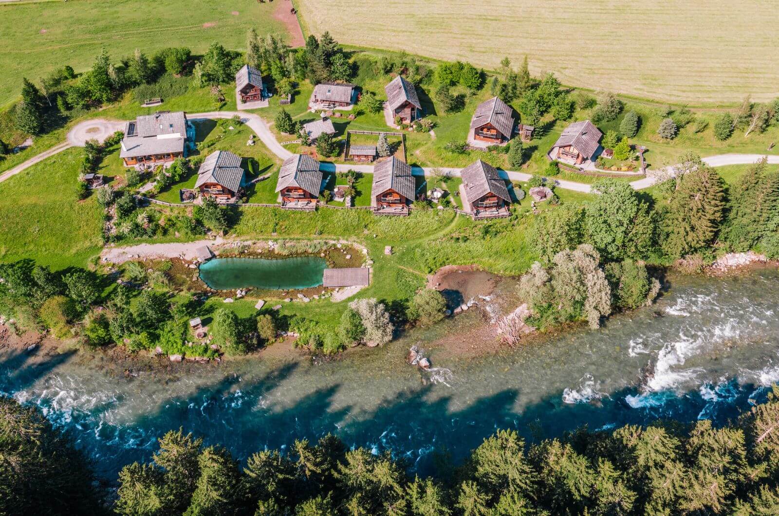 Chaletdorf-feriendorf-schwimmteich-kaernten-landgut-moserhof-urlaub-bauernhof-mit-kindern-familienurlaub-oesterreich