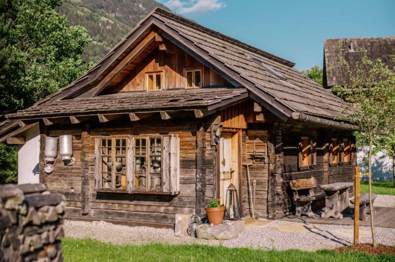 huette-Chaletdorf-feriendorf-schwimmteich-kaernten-landgut-moserhof-urlaub-bauernhof-mit-kindern-familienurlaub-oesterreich