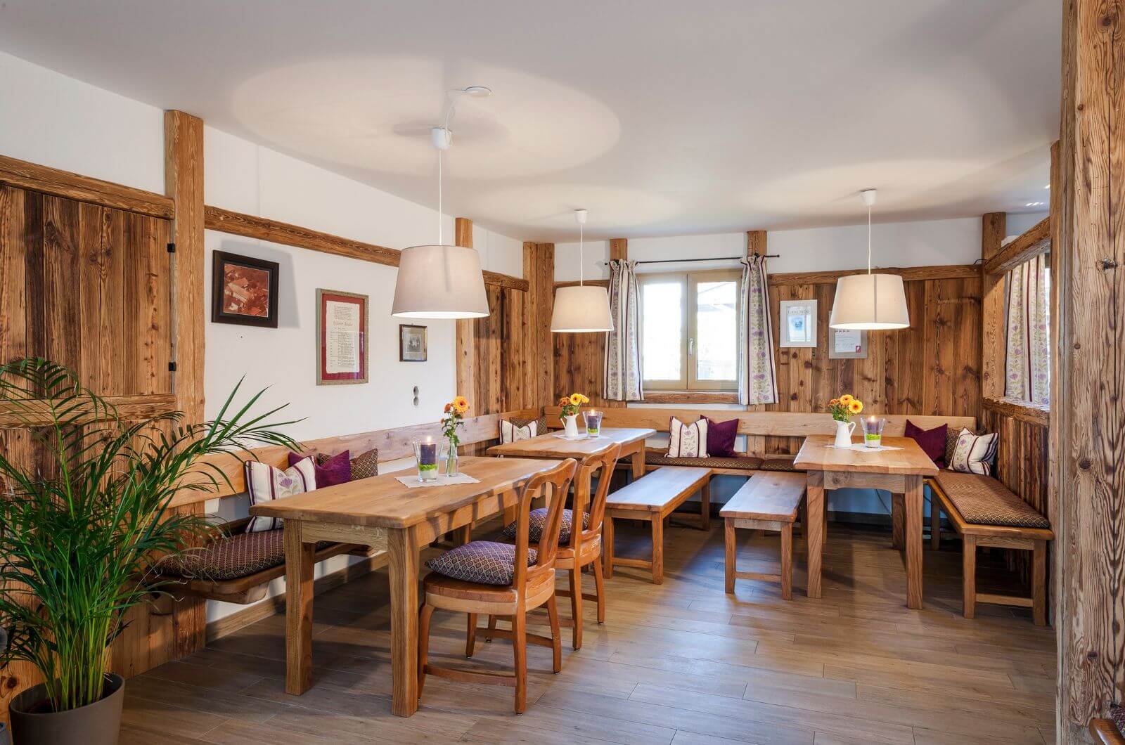 Tretboot-Urlaub-auf-dem-Bauernhof-Chiemgau-Ferienwohnung-Chalet-Pool-Hoftiere-Huberhof-Chiemsee-Kinderbauernhof-nachhaltig