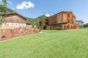 Familienhotel-Suedtirol-Vals-linara-family-Kinderhotel-mit-Ferienwohnung-Hallenbad-Naturhotel-nachhaltig-bio