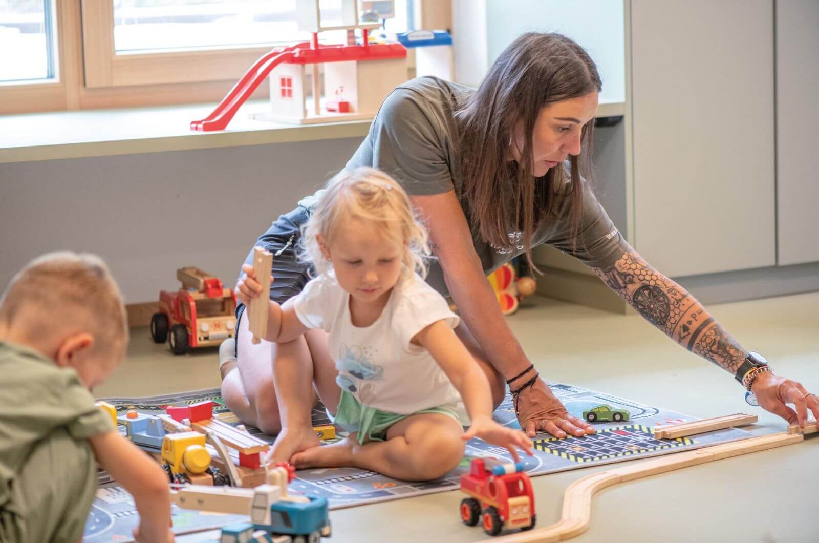 Kinderbetreuung-Familienhotel-Suedtirol-Vals-linara-family-Kinderhotel-mit-Ferienwohnung-Hallenbad-Naturhotel-nachhaltig-bio