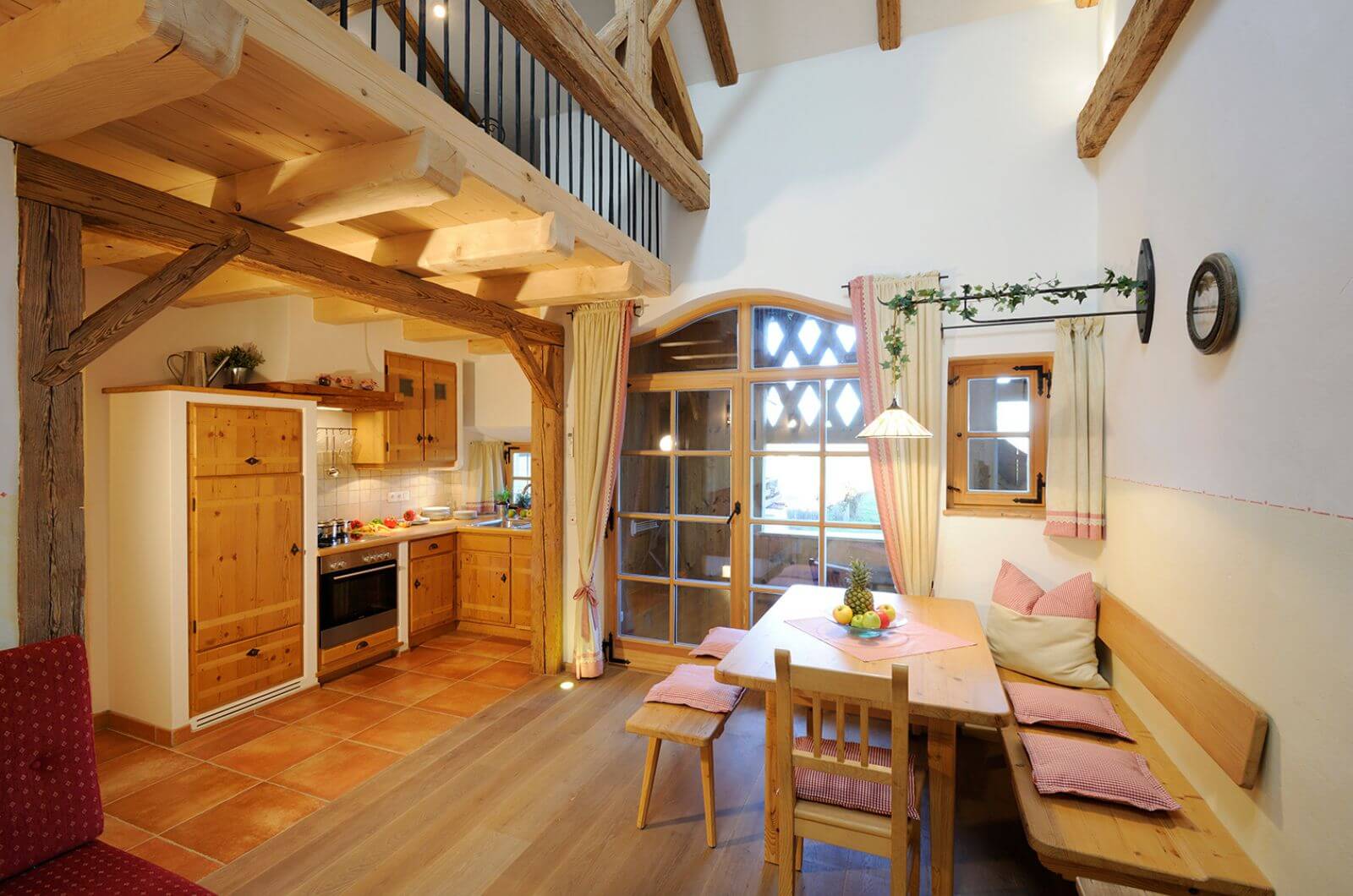 Wohnküche-Kinderbauernhof-Urlaub-mit-Kind-in-Bayern-deutschland-chiemsee-ferienwohnung-familienfreundlich-esterer-hof-familienurlaub