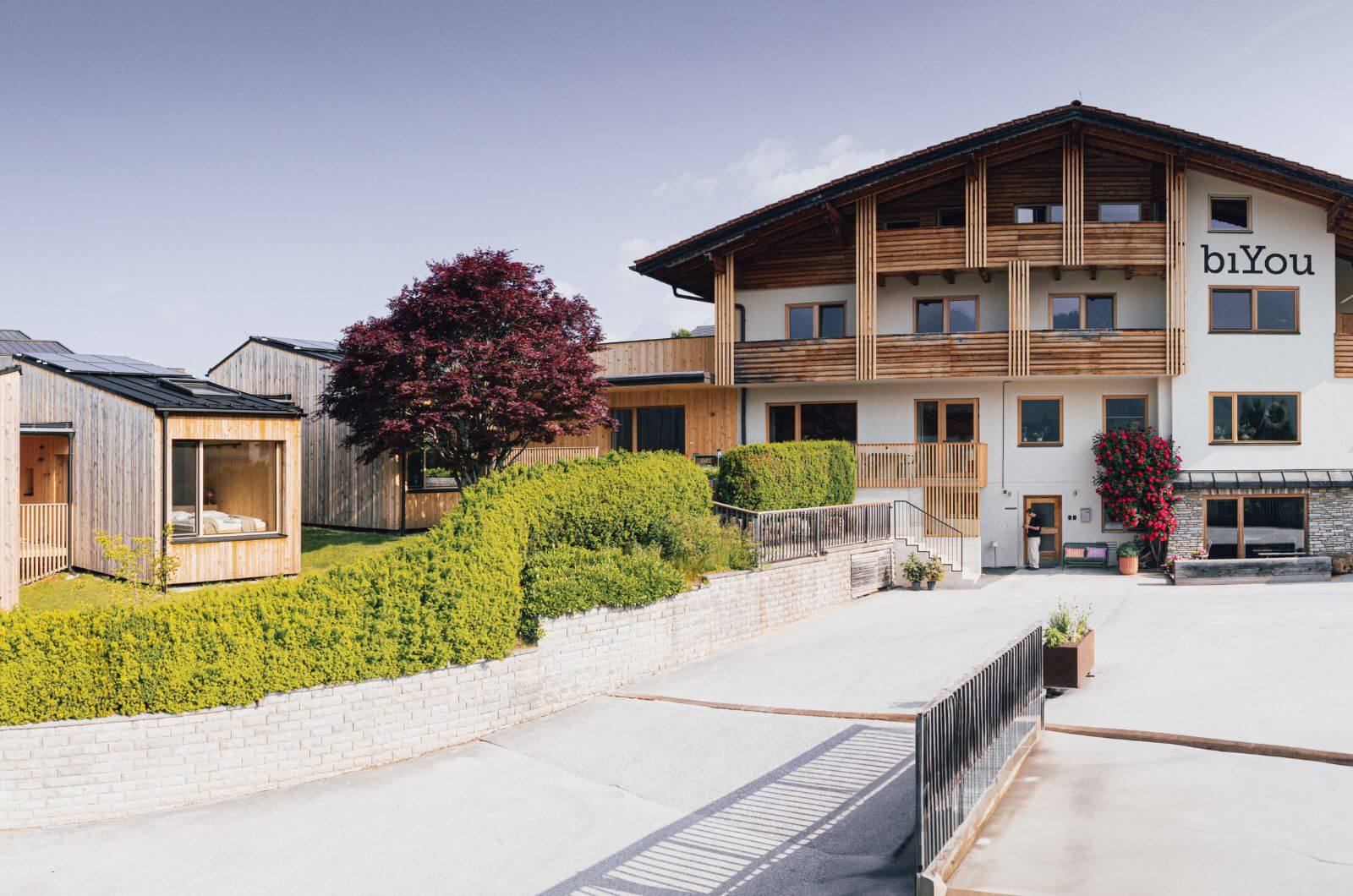 boutique-hotel-familienfreundlich-schladming-eco-cabins-nachhaltig-familienhotel-biyou-oesterreich-ferienhaus