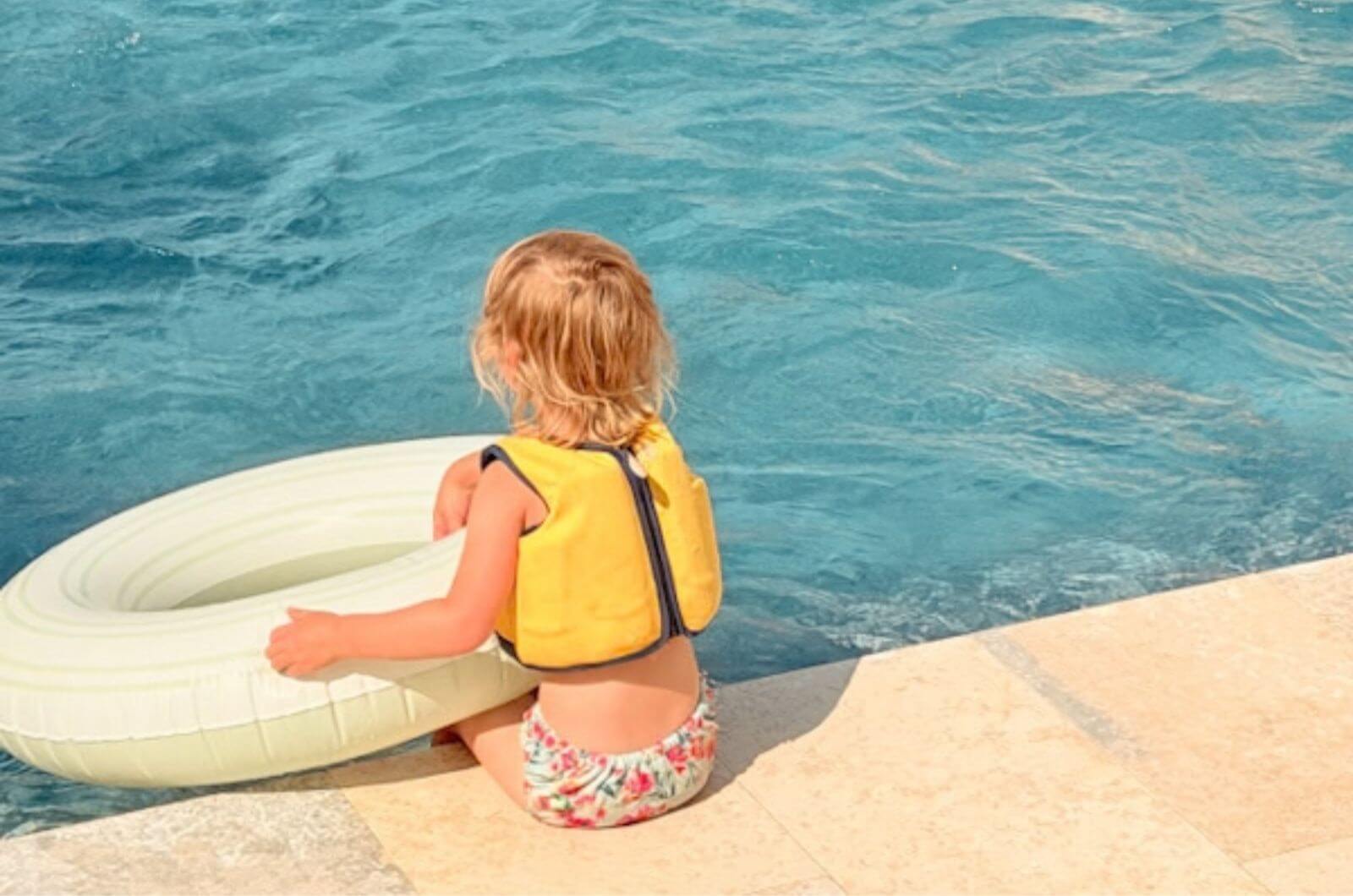 Pool-Familienfreundliches-Ferienhaus-am-Meer-Kroatien-Istrien-nachhaltig-Eco-Boutique-Resort-Familiemurlaub-mit-Kindern-Cattunari
