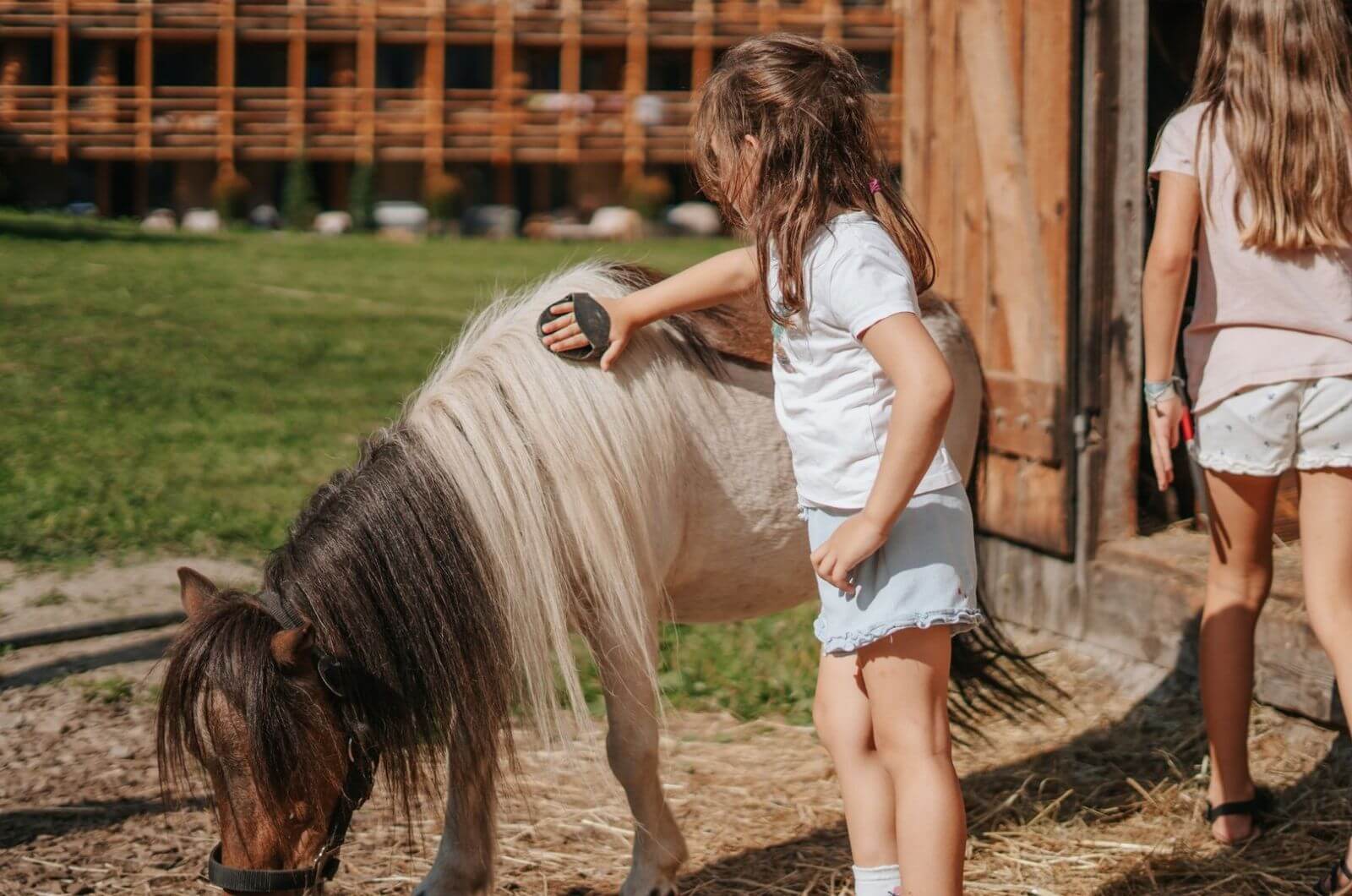 Ponyreiten-Familienhotel-Boutique-Hotel-Suedtirol-Familienurlaub-Urlaub-mit-Kindern-Baby-in-den-Bergen-Bella-Vista-Trafoi
